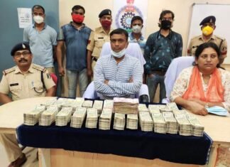 78 लाख नगदी रकम के साथ ओड़िसा के दो व्यक्ति पुलिस के हिरासत में 78 लाख नगदी रकम के साथ ओड़िसा के दो व्यक्ति पुलिस के हिरासत में