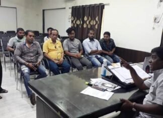थोक सब्जी मंडी विक्रेताओं से नपाध्यक्ष प्रकाश चंद्राकर ने दो टूक में कही ये बात ! थोक सब्जी मंडी विक्रेताओं से नपाध्यक्ष ने की दो टूक में कही ये बात !