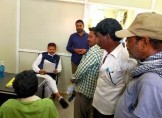 समस्याओं को लेकर मालधक्का हमाल संघ के लोगों ने की संसदीय सचिव से मुलाकात समस्याओं को लेकर मालधक्का हमाल संघ के लोगों ने की संसदीय सचिव से मुलाकात