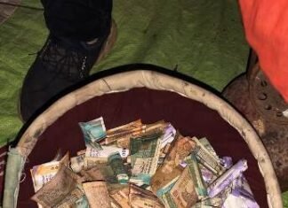 खुडखुडिया फड़ से 33,600/- रूपये के साथ 6 लोग को पुलिस ने किया गिरफ्तार खुडखुडिया फड़ से 33,600/- रूपये के साथ 6 लोग को पुलिस ने किया गिरफ्तार