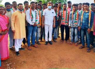 संसदीय सचिव के समक्ष 60 युवा ने किया कांग्रेस प्रवेश,गमछा पहनाकर किया स्वागत संसदीय सचिव के समक्ष 60 युवा ने किया कांग्रेस प्रवेश,गमछा पहनाकर किया स्वागत