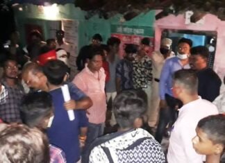 विभाग के अफसरों की मौजूदगी बाहरी लोग करते रहे थे कैश व् शराब स्टॉक का मिलान ! विभाग के अफसरों की मौजूदगी बाहरी लोग करते रहे थे कैश व् शराब स्टॉक का मिलान !