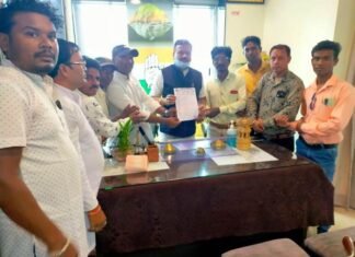 लोक कलाकारों ने संसदीय सचिव विनोद चंद्राकर से की मुलाकात,सौंपा ज्ञापन लोक कलाकारों ने संसदीय सचिव विनोद चंद्राकर से की मुलाकात,सौंपा ज्ञापन