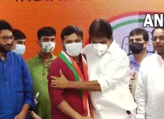 भाकपा के पूर्व नेता कन्हैया व् गुजरात विधायक जिग्नेश मेवानी कांग्रेस में हुए शामिल भाकपा के पूर्व नेता कन्हैया व् गुजरात विधायक जिग्नेश मेवानी कांग्रेस में हुए शामिल