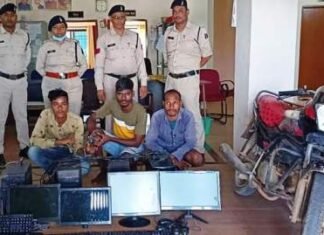 कम्प्यूटर कोचिग सेंटर में चोरी करने वाले पुलिस के गिरफ्त में कम्प्यूटर कोचिग सेंटर में चोरी करने वाले पुलिस के गिरफ्त में