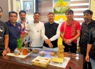 सिरपुर में Bollywood Movie की होगी शूटिंग ,कलाकार संसदीय सचिव विनोद से मिले सिरपुर में Bollywood Movie की होगी शूटिंग ,कलाकार संसदीय सचिव विनोद से मिले