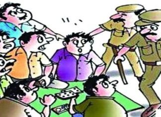 जुआ खेलते पकड़े गए शिक्षकों के खिलाफ कार्यवाही करने के दिए निर्देश कलेक्टर ने जुआ खेलते पकड़े गए शिक्षकों के खिलाफ कार्यवाही करने के दिए निर्देश कलेक्टर ने