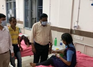 फ़ूड पॉइज़न मामले में कलेक्टर ने लिया संज्ञान पहुँचे पिथौरा बेहतर इलाज के दिए निर्देश फ़ूड पॉइज़न मामले में कलेक्टर ने लिया संज्ञान पहुँचे पिथौरा बेहतर इलाज के दिए निर्देश