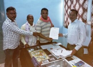 किसान को नही मिली बेचीं गई धान की पूरी रकम, किया राइसमिलर की शिकायत किसान को नही मिली बेचीं गई धान की पूरी रकम, किया राइसमिलर की शिकायत