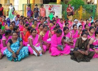 नवा बिहान में कार्यरत महिलाओं को 6 माह से नही मिला मानदेय,लगाई गुहार नवा बिहान योजना में कार्यरत महिलाओं 6 माह से नही मिला मानदेय,लगाई गुहार