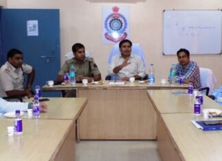 वाहन पार्किंग एवं यातायात व्यवस्था को लेकर पुलिस कंट्रोल रूम में हुई बैठक वाहन पार्किंग एवं यातायात व्यवस्था को लेकर पुलिस कंट्रोल रूम में हुई बैठक