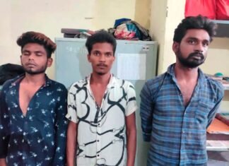 36 गढ़ व् ओड़िशा में मोटर सायकल चोरी करने वाले तीन लोग पुलिस के हिरासत में 36 गढ़ व् ओड़िशा में मोटर सायकल चोरी करने वाले तीन लोग पुलिस के हिरासत में