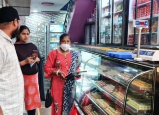 मिठाई दुकानों पर जिला प्रशासन की कड़ी नजर बीते दो दिन में 4700 रुपए की चालानी कार्रवाई मिठाई दुकानों पर जिला प्रसाशन की कड़ी नजर बीते दो दिन में 4700 रुपए की चालानी कार्रवाई