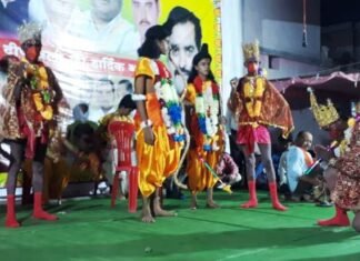 रावण के विशालकाय पुतला दहन के साथ इमलीभाठा में मनाया गया दशहरा का पर्व रावण के विशालकाय पुतला दहन के साथ इमलीभाठा में मनाया गया दशहरा का पर्व