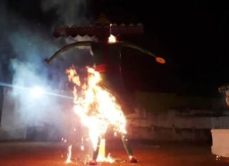 शानदार आतिशबाजी के साथ विजयदशमी का पर्व मनाया गया शानदार आतिशबाजी के साथ विजयदशमी का पर्व मनाया गया