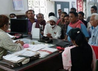राइस मिल को कुर्की कराकर राशि भुगतान करने के लिए किसान मिले तहसीलदार से राइस मिल को कुर्की कराकर राशि भुगतान करने के लिए किसान मिले तहसीलदार से