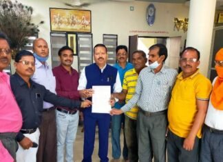 पुरानी पेंशन का लाभ दिलाने एक सूत्रीय मांग को लेकर सौंपा ज्ञापन संसदीय सचिव को पुरानी पेंशन योजना का लाभ दिलाने एक सूत्रीय मांग को लेकर सौंपा ज्ञापन संसदीय सचिव को