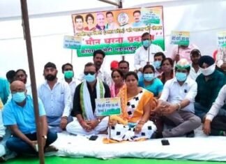 लखीमपुर खिरी घटना व् तीन कृषि काले कानून के विरोध में कांग्रेसजनो का मौन व्रत लखीमपुर खिरी घटना व् तीन कृषि काले कानून के विरोध में कांग्रेसजनो का मौन व्रत