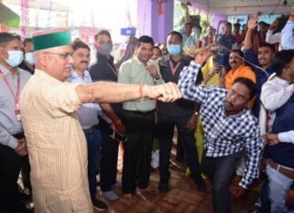 प्रदेश की मंगल कामना व् विघ्नों के नाश के लिए कुश से बने सोटे का प्रहार सहा CM बघेल ने प्रदेश की मंगल कामना व् विघ्नों के नाश के लिए कुश से बने सोटे का प्रहार सहा CM बघेल ने