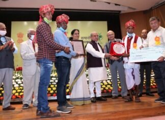 पादप जीनोम सेवियर पुरस्कार केन्द्रीय कृषि मंत्री ने 36गढ़ के चार किसान को दिया पादप जीनोम सेवियर पुरस्कार केन्द्रीय कृषि मंत्री ने 36गढ़ के चार किसानों को दिया.