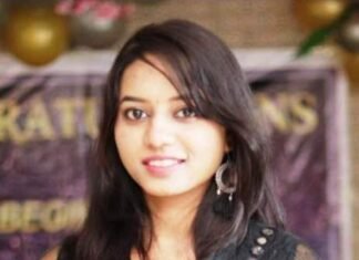 कलेक्टर ने PSC में First आने पर आस्था के घर जाकर बधाई एवं शुभकामनाएं दी कलेक्टर ने PSC में First आने पर आस्था के घर जाकर बधाई एवं शुभकामनाएं दी