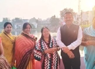 छठ महापर्व में शामिल हुए संसदीय सचिव व्रतियों को दी शुभकामनाएं छठ महापर्व में शामिल हुए संसदीय सचिव व्रतियों को दी शुभकामनाएं