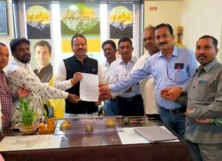 पंचायत सचिवों ने शासकीयकरण की मांग को लेकर संसदीय सचिव से की मुलाकात पंचायत सचिवों ने शासकीयकरण की मांग को लेकर संसदीय सचिव से की मुलाकात