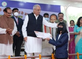 प्रयास आवासीय विद्यालय के प्रतिभावान बच्चों को किया सम्मानित CM बघेल ने प्रयास आवासीय विद्यालय के प्रतिभावान बच्चों को किया सम्मानित CM बघेल ने