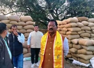 खाद्य मंत्री ने धान उपार्जन केन्द्र का किया औचक निरीक्षण खाद्य मंत्री ने धान उपार्जन केन्द्र का किया औचक निरीक्षण