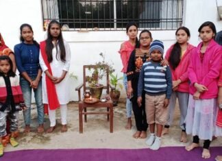 दुर्गा वाहिनी द्वारा गायत्री मंदिर में तुलसी पूजन का किया गया आयोजन दुर्गा वाहिनी द्वारा गायत्री मंदिर में तुलसी पूजन का किया गया आयोजन