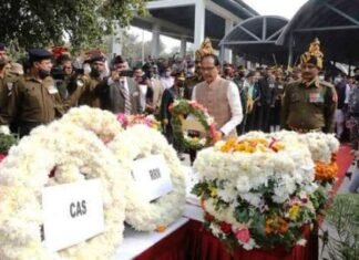 कैप्टन वरुण सिंह के अंतिम संस्कार में सम्मिलित हुए CM चौहान कैप्टन वरुण सिंह के अंतिम संस्कार में सम्मिलित हुए CM चौहान