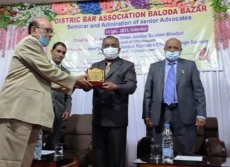 न्यायमूर्ति गौतम भादुड़ी ने वरिष्ठ अधिवक्ताओं का किया सम्मान न्यायमूर्ति गौतम भादुड़ी ने वरिष्ठ अधिवक्ताओं का किया सम्मान