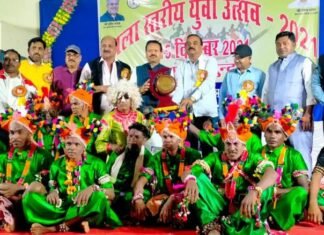 युवा महोत्सव में विजयी प्रतिभागियों को किया पुरस्कृत संसदीय सचिव ने युवा महोत्सव में विजयी प्रतिभागियों को किया पुरस्कृत संसदीय सचिव ने