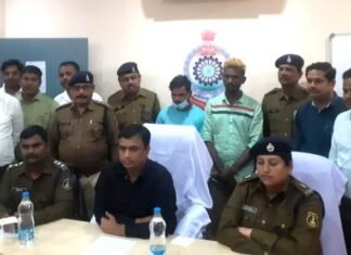 एल्युमुलियम सिल्ली व् ट्रक चोरी मामले में एक नाबालिक सहित 3 पुलिस के गिरफ्त में एल्युमुलियम सिल्ली व् ट्रक चोरी मामले में एक नाबालिक सहित 3 पुलिस के गिरफ्त में