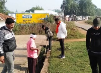 CMO ने सफाई व्यवस्था का लिया जायजा, कबाड़ बसे परिसर से हटाने दिए निर्देश CMO ने सफाई व्यवस्था का लिया जायजा, कबाड़ बसे परिसर से हटाने दिए निर्देश