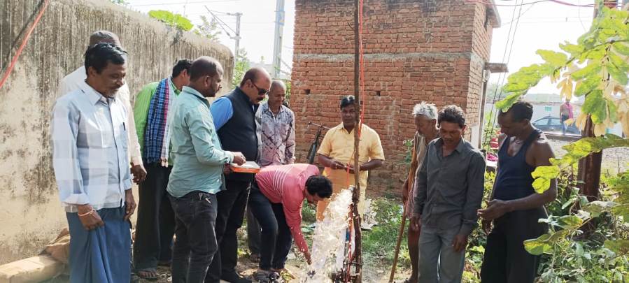 सालों बाद बंद पड़ा पुराना बोर को किया गया शुरू इमलीभाठा में पेयजल के लिए