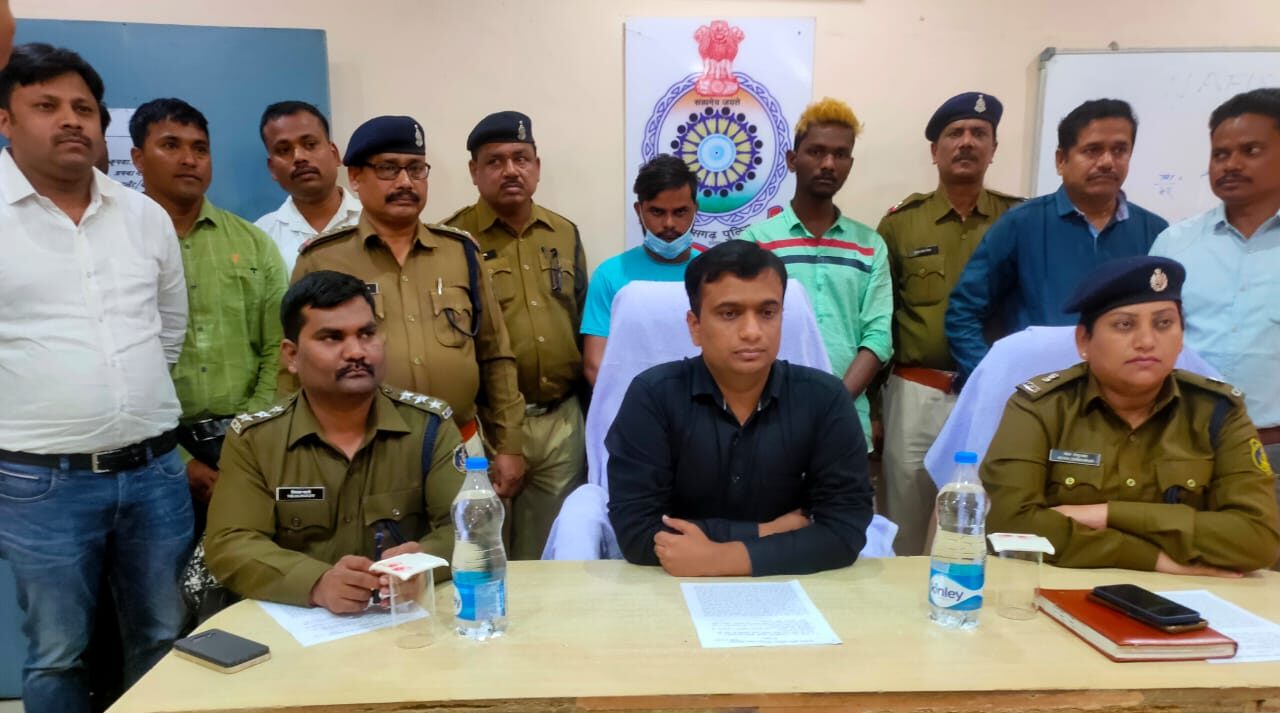 एल्युमुलियम सिल्ली व् ट्रक चोरी मामले में एक नाबालिक सहित 3 पुलिस के गिरफ्त में 