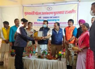 शिक्षक का दर्जा समाज में हमेशा से पूजनीय रहा है-संसदीय सचिव विनोद शिक्षक का दर्जा समाज में हमेशा से पूजनीय रहा है-संसदीय सचिव विनोद