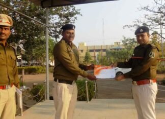 पुलिस लाइन परसदा में डिग्री लाल नंद को मिला प्रशस्ति पत्र पुलिस लाइन परसदा में डिग्री लाल नंद को मिला प्रशस्ति पत्र