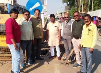 शहर में लगने वाले ट्रैफिक सिग्नल कार्य का जायजा लिया नपाध्यक्ष ने शहर में लगने वाले ट्रैफिक सिग्नल कार्य का जायजा लिया नपाध्यक्ष ने