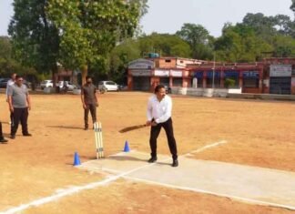 ब्लॉक स्तरीय क्रिकेट प्रतियोगिता में संसदीय सचिव ने बैटिंग में भी आजमाया हाथ ब्लॉक स्तरीय क्रिकेट प्रतियोगिता में संसदीय सचिव ने बैटिंग में भी आजमाया हाथ