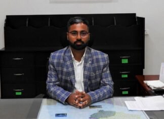 नए कलेक्टर निलेशकुमार क्षीरसागर ने संभाला पदभार व् मीडिया से की मुलाकात नए कलेक्टर निलेशकुमार क्षीरसागर ने संभाला पदभार व् मीडिया से की मुलाकात