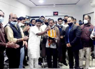 विजय साहू के Retired होने पर नपाध्यक्ष, सीएमओ व् कर्मचारियों ने दी विदाई विजय साहू के Retired होने पर नपाध्यक्ष, सीएमओ व् कर्मचारियों ने दी विदाई