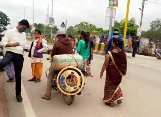 मास्क नही लगाने वाले वाहन चालकों पर की गई चालानी कार्रवाई मास्क नही लगाने वाले वाहन चालकों पर की गई चालानी कार्रवाई