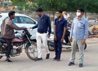 मास्क नही लगाने वाले वाहन चालकों पर की गई चालानी कार्रवाई मास्क नही लगाने वाले वाहन चालकों पर की गई चालानी कार्रवाई