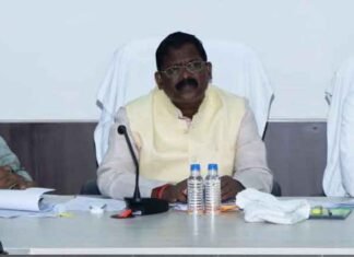 बेमौसम बारिश से धान भीगने मामले में 6 कलेक्टर सहित अन्य को नोटिस की अनुशंसा बेमौसम बारिश से धान भीगने मामले में ,6 कलेक्टर सहित अन्य को नोटिस की अनुशंसा