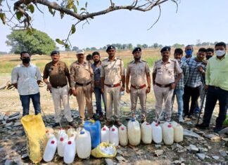 16 सौ से अधिक बल्क लीटर का महुआ शराब किया गया जप्त 16 सौ से अधिक बल्क लीटर का महुआ शराब किया गया जप्त