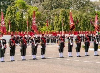 पैराशूट रेजिमेंट की चार बटालियनों को ‘राष्ट्रपति ध्वज’ किए गए प्रदान पैराशूट रेजिमेंट की चार बटालियनों को 'राष्ट्रपति ध्वज' किए गए प्रदान