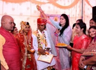 16 जोडा विवाह के बंधन में बंधे मुख्यमंत्री कन्या विवाह योजना के तहत 16 जोडा विवाह के बंधन में बंधे मुख्यमंत्री कन्या विवाह योजना के तहत