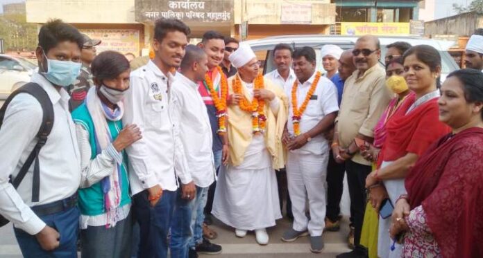 संत असंग देव के प्रथम नगर आगमन पर स्वागत किया नपाध्यक्ष व पार्षदों ने